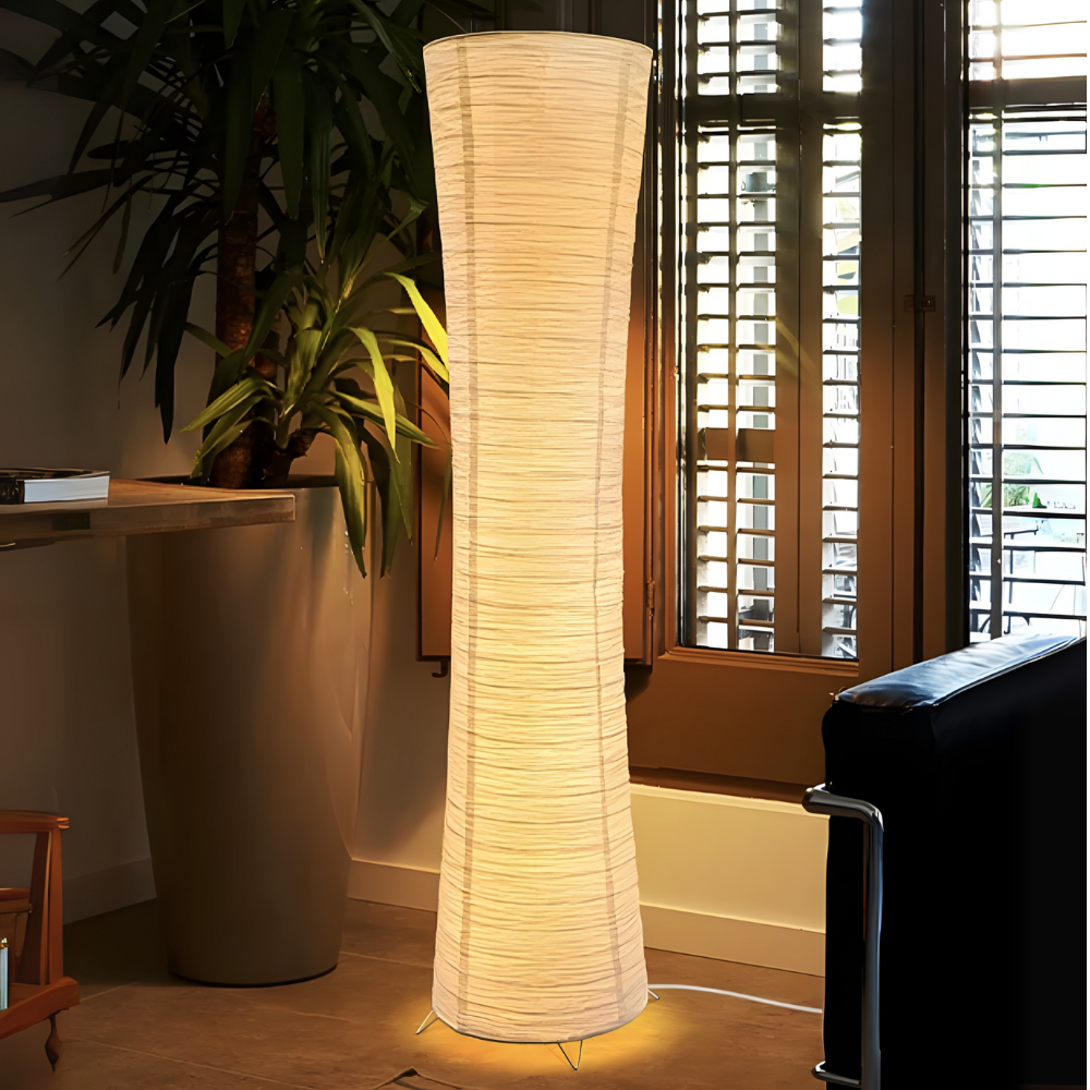 Lampadaire LED papier de riz dimmable 107 cm – Hinora — allumé en situation
