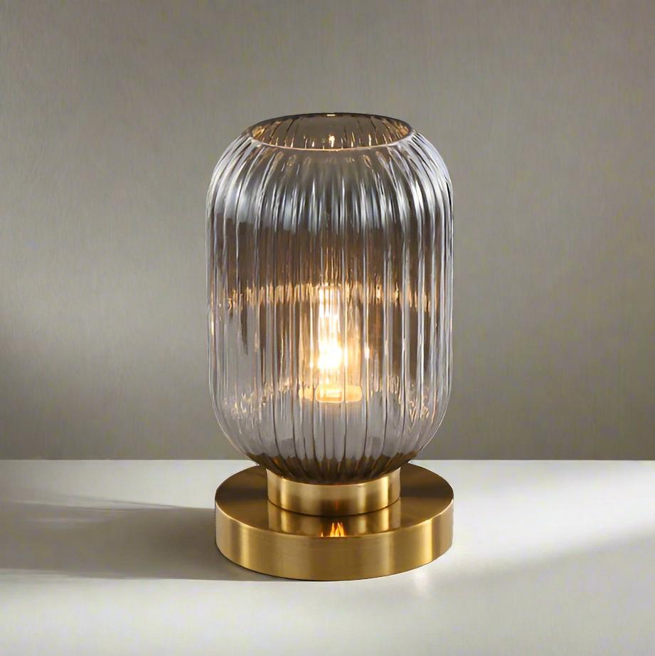 Lampe à poser en verre ambré et métal 13 ou 20 cm – AmberGlow — détail du système de fixation
