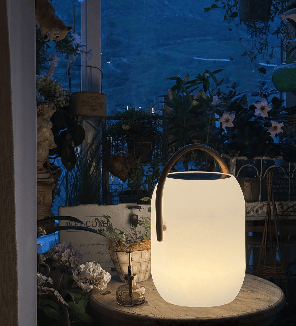 Lanterne solaire de jardin verre dépoli et bois – Noria — vue de profil