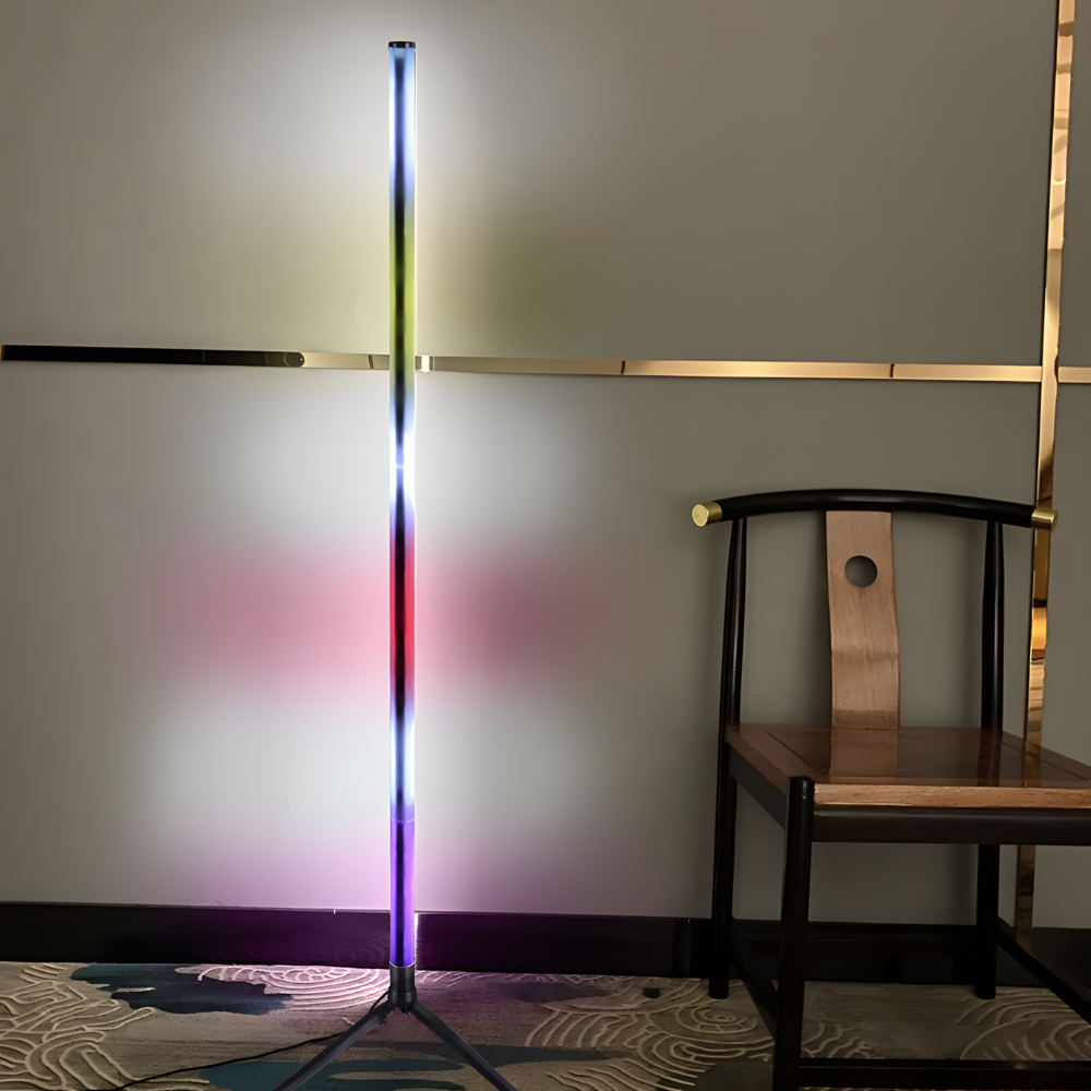 Lampadaire LED RGB d'angle télécommandé USB – Spectra — allumé en situation