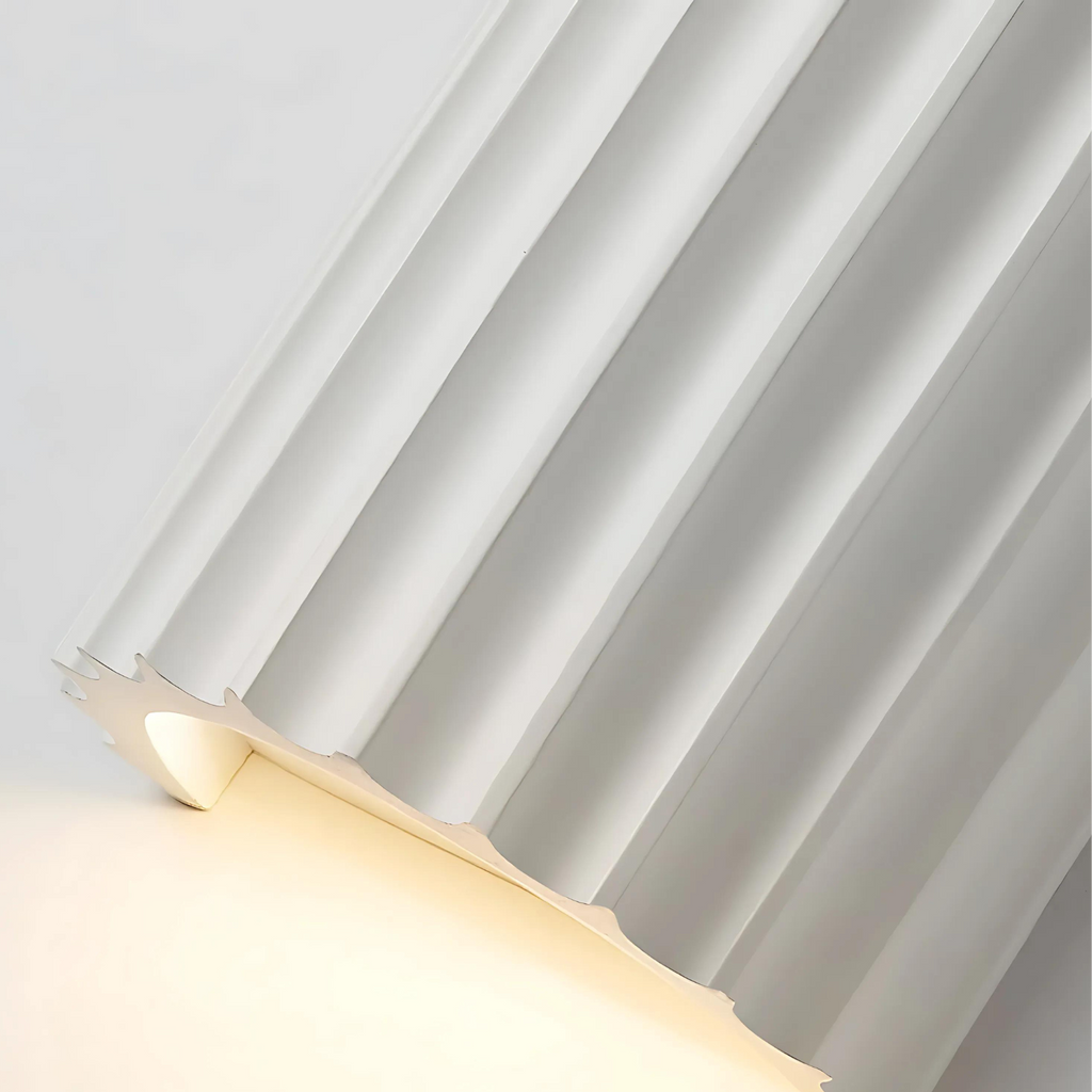 Applique murale au design ondulé pour couloir – LumiWave — détail du système de fixation
