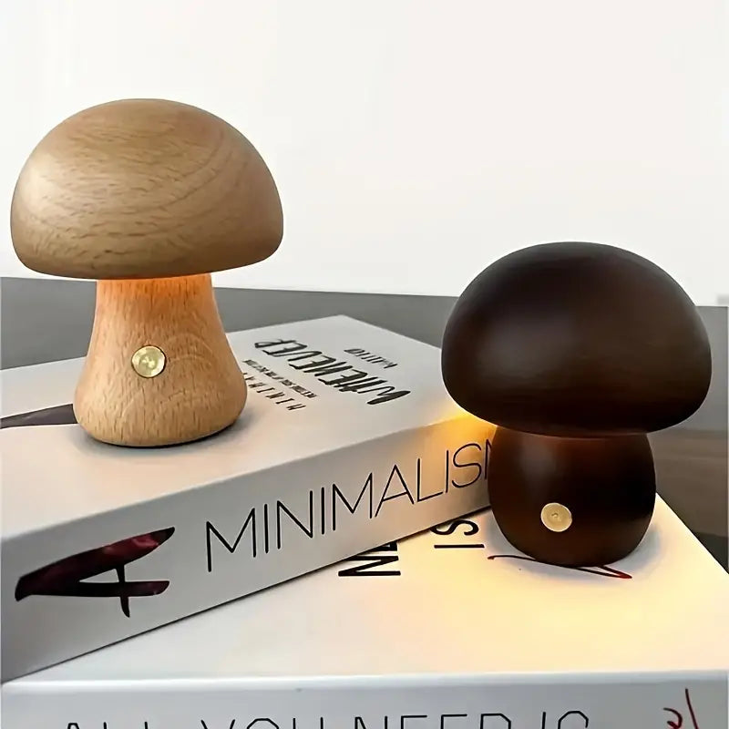 Lampe à poser LED bois de hêtre forme champignon – MushroomGlow — allumé en situation