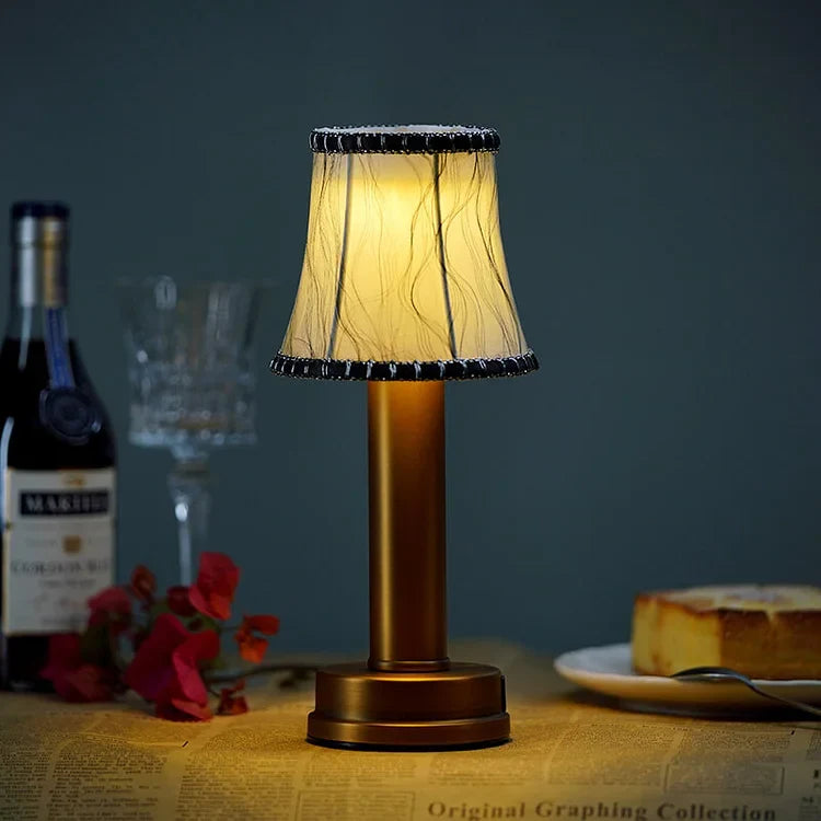 Lampe à poser sans fil abat-jour tissu aluminium – LuxeLoom — vue de face (2)