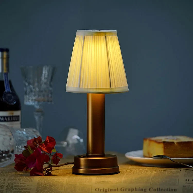 Lampe à poser sans fil abat-jour tissu aluminium – LuxeLoom — vue de profil (2)