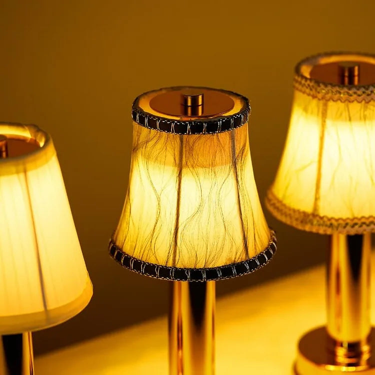 Lampe à poser sans fil abat-jour tissu aluminium – LuxeLoom — vue de profil (4)