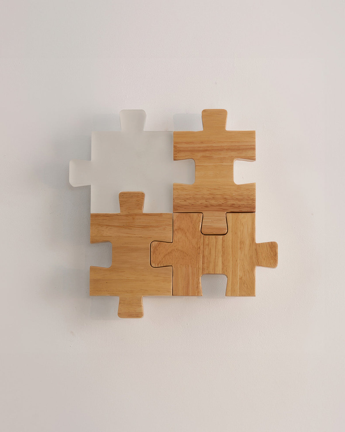 Applique murale en bois de caoutchouc, motif puzzle – PuzzleGlow — détail de la finition