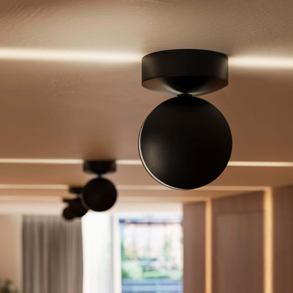Applique murale rotative 360° double faisceau blanc mat — mise en situation dans la pièce