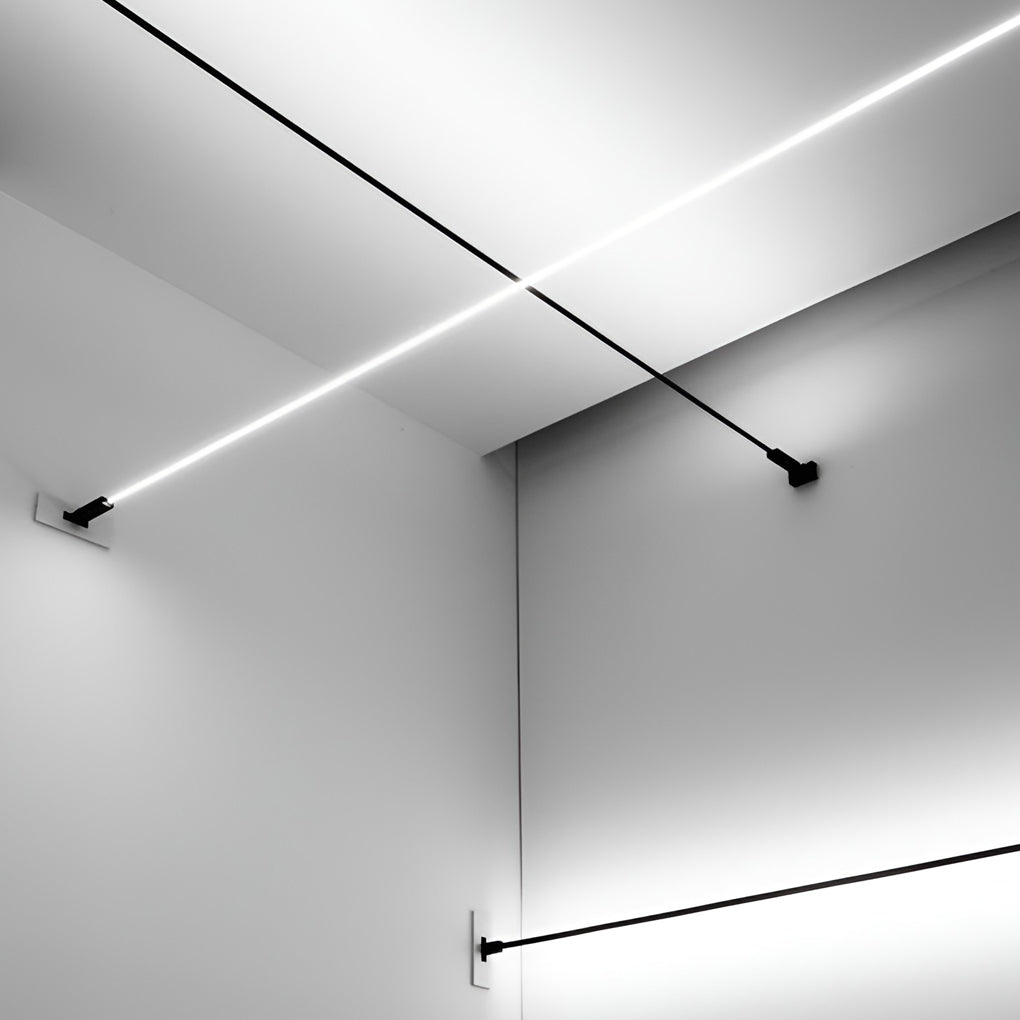 Plafonnier en verre transparent et métal format compact — allumé en situation