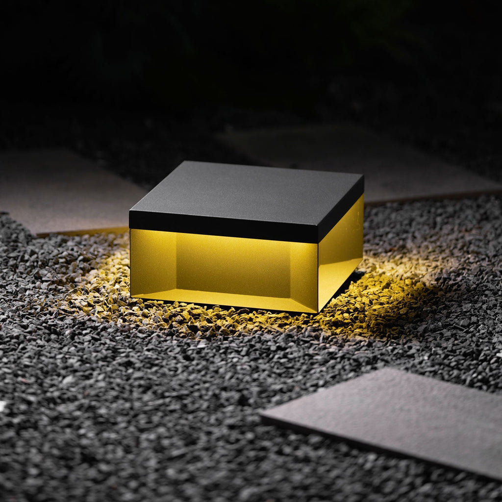 Borne de jardin LED métal sablé IP65 – filaire ou solaire — vue de profil