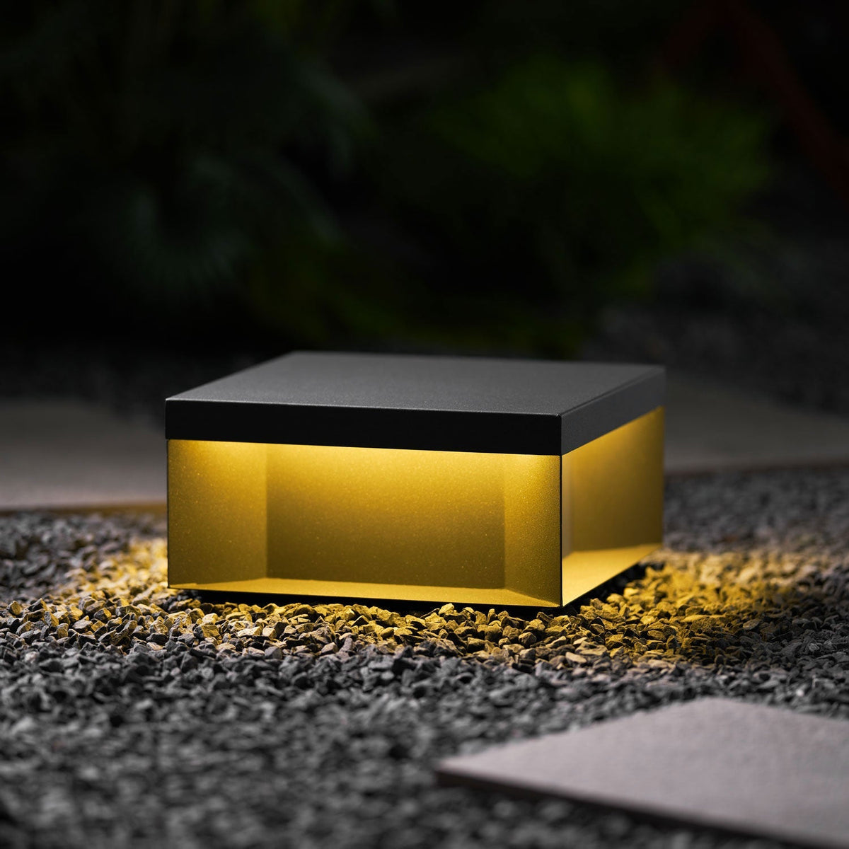 Borne de jardin LED métal sablé IP65 – filaire ou solaire — détail de la finition