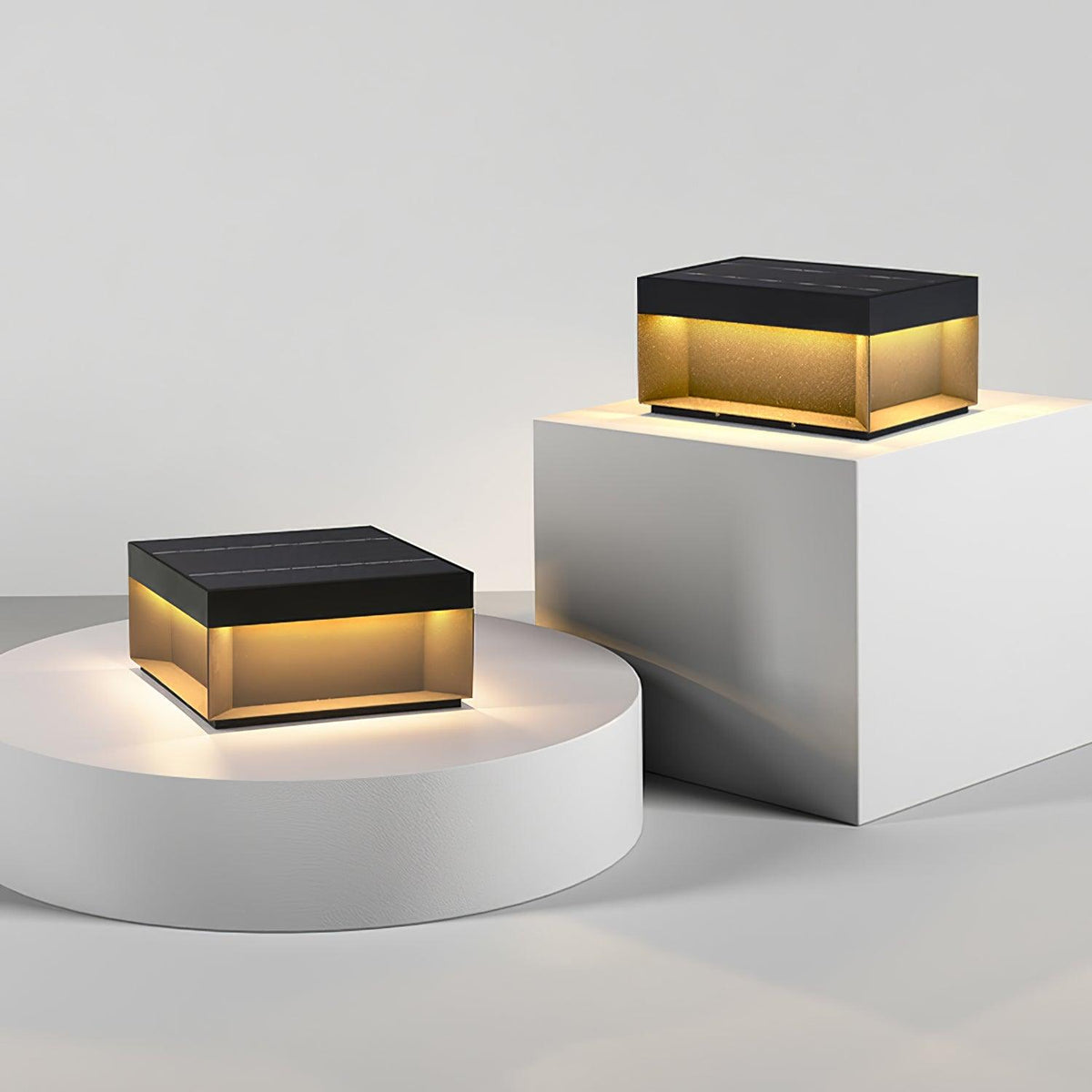 Borne de jardin LED métal sablé IP65 – filaire ou solaire — vue de trois quarts (2)