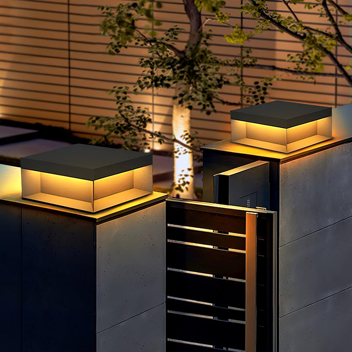Borne de jardin LED métal sablé IP65 – filaire ou solaire — allumé en situation (2)