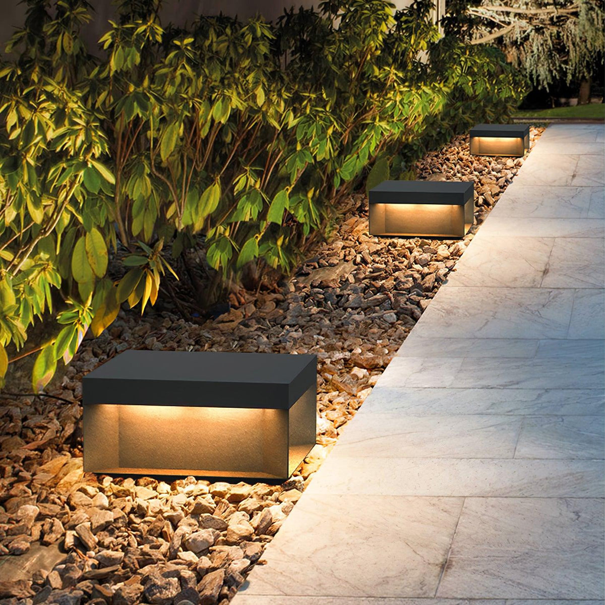 Borne de jardin LED métal sablé IP65 – filaire ou solaire — détail du système de fixation (2)