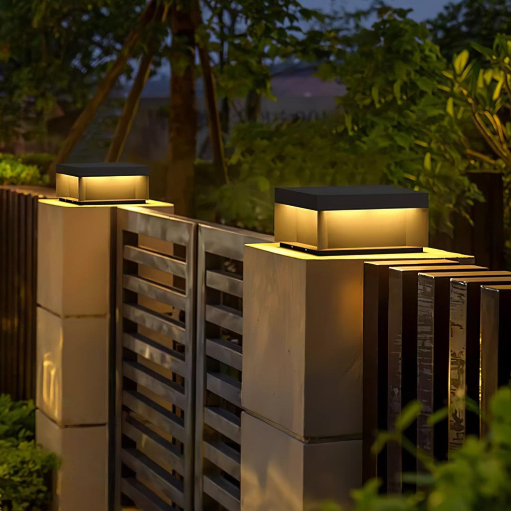Borne de jardin LED métal sablé IP65 – filaire ou solaire — vue de trois quarts (3)
