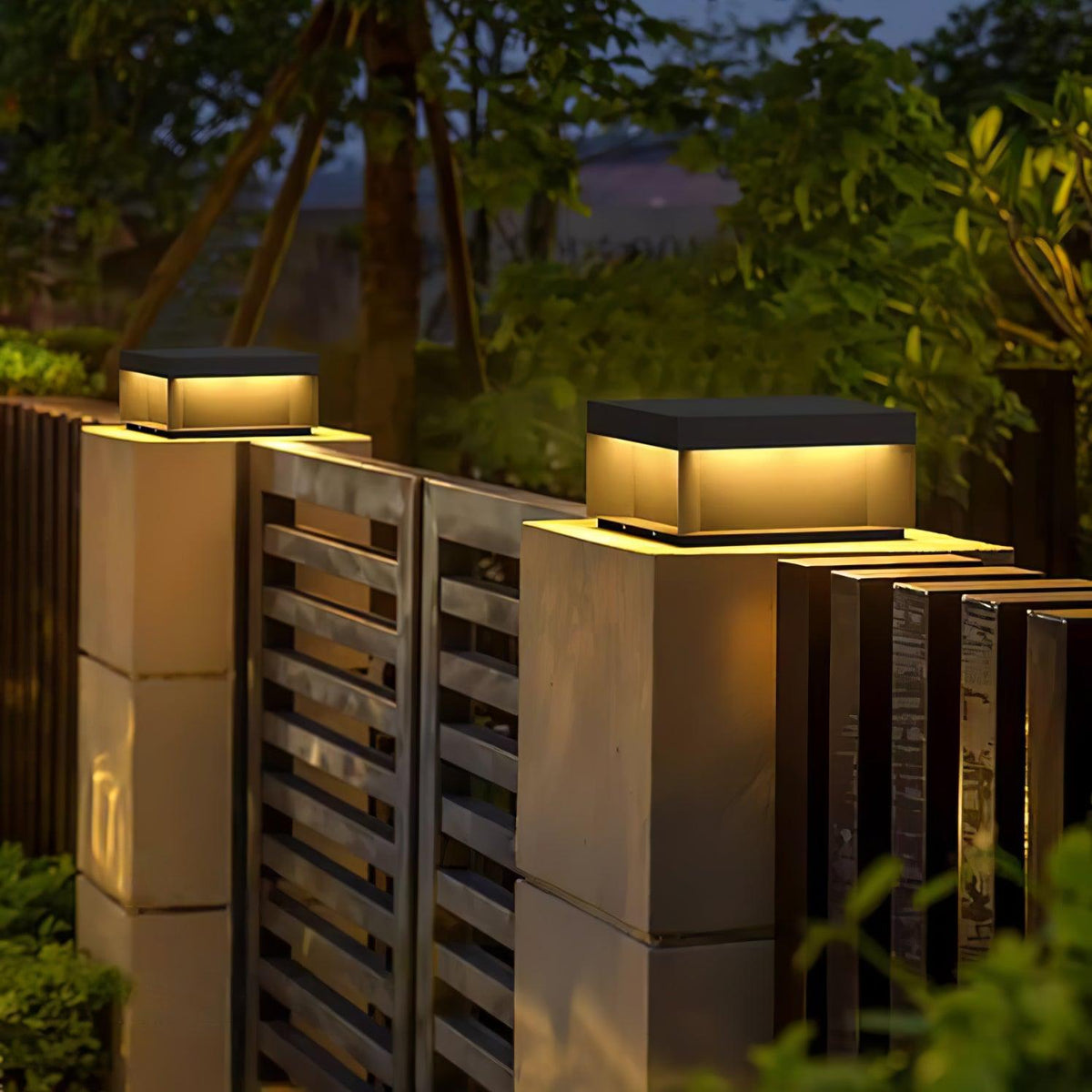 Borne de jardin LED métal sablé IP65 – filaire ou solaire — vue de trois quarts (3)