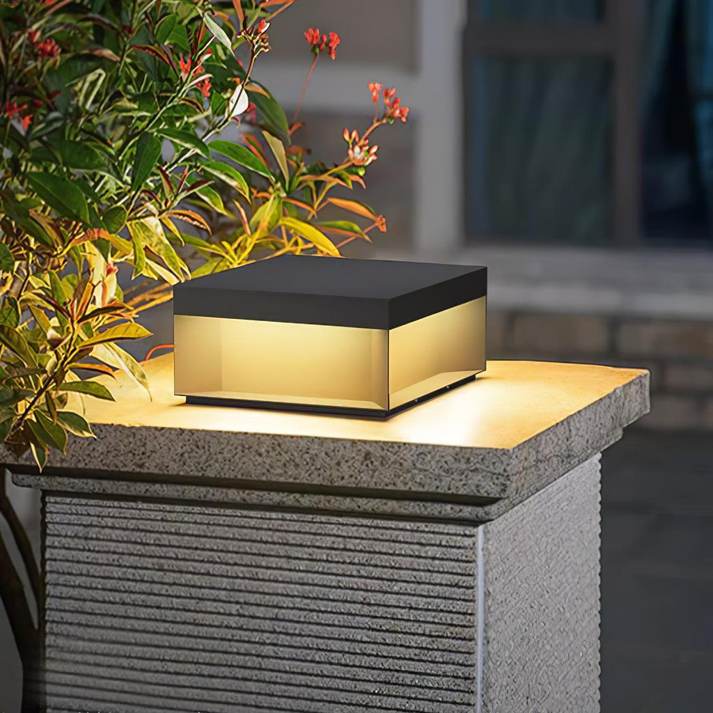 Borne de jardin LED métal sablé IP65 – filaire ou solaire — détail du système de fixation (3)