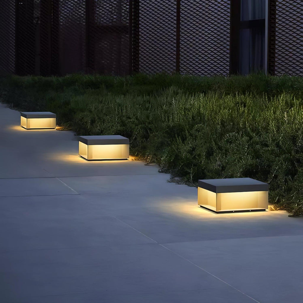Borne de jardin LED métal sablé IP65 – filaire ou solaire — détail de la matière (3)