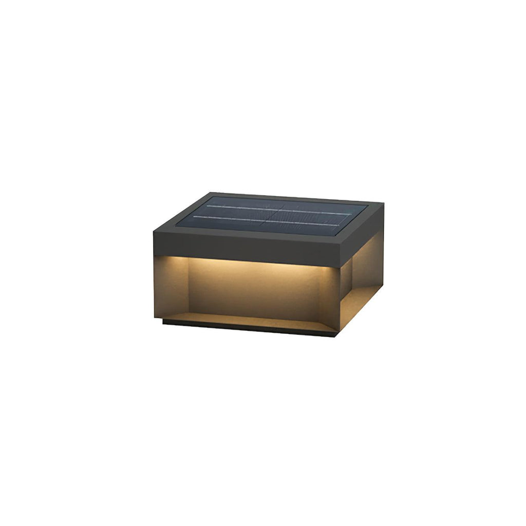 Borne de jardin LED métal sablé IP65 – filaire ou solaire — allumé en situation (7)