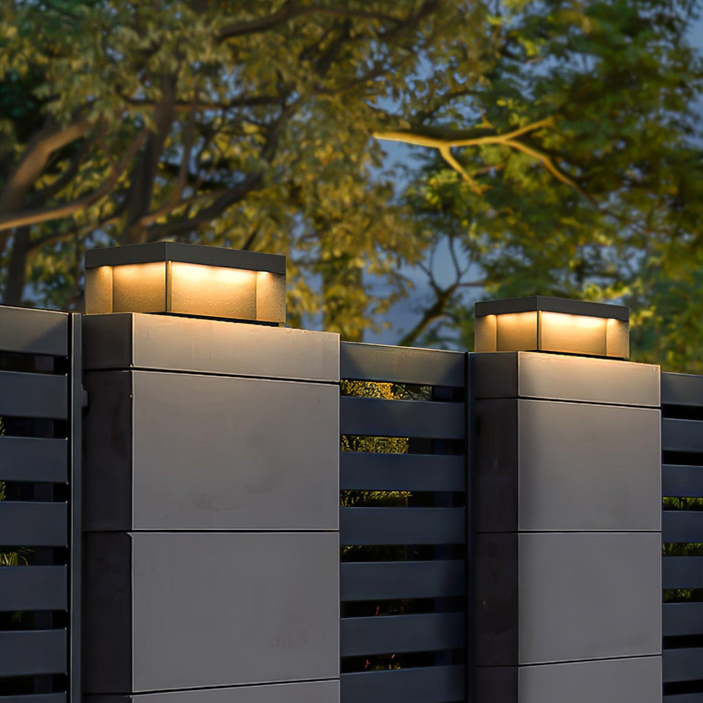 Borne de jardin LED métal sablé IP65 – filaire ou solaire — vue de dessous (5)