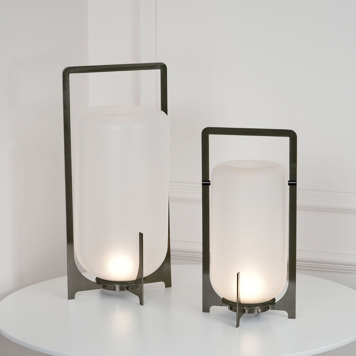 Lampe à poser lanterne inox – allumage crépusculaire automatique — vue de dessous