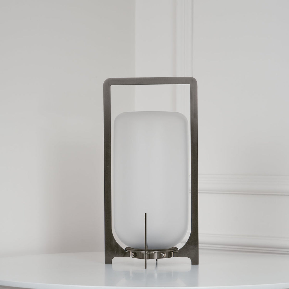 Lampe à poser lanterne inox – allumage crépusculaire automatique — vue de face (3)