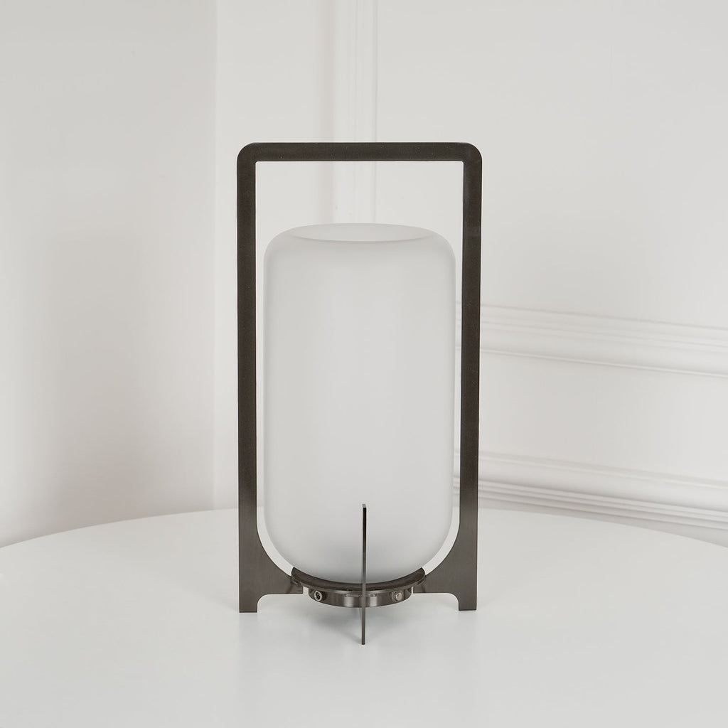 Lampe à poser lanterne inox – allumage crépusculaire automatique — détail de la matière (2)