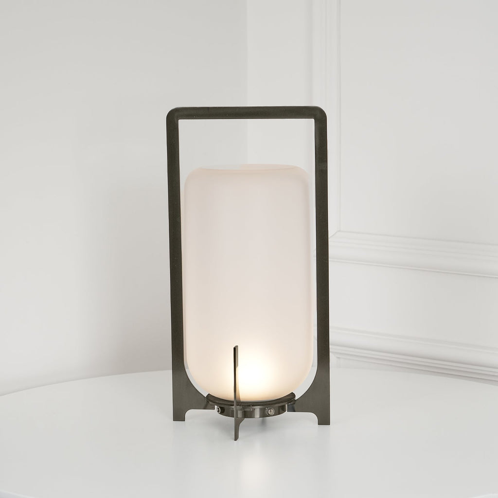 Lampe à poser lanterne inox – allumage crépusculaire automatique — détail de la finition