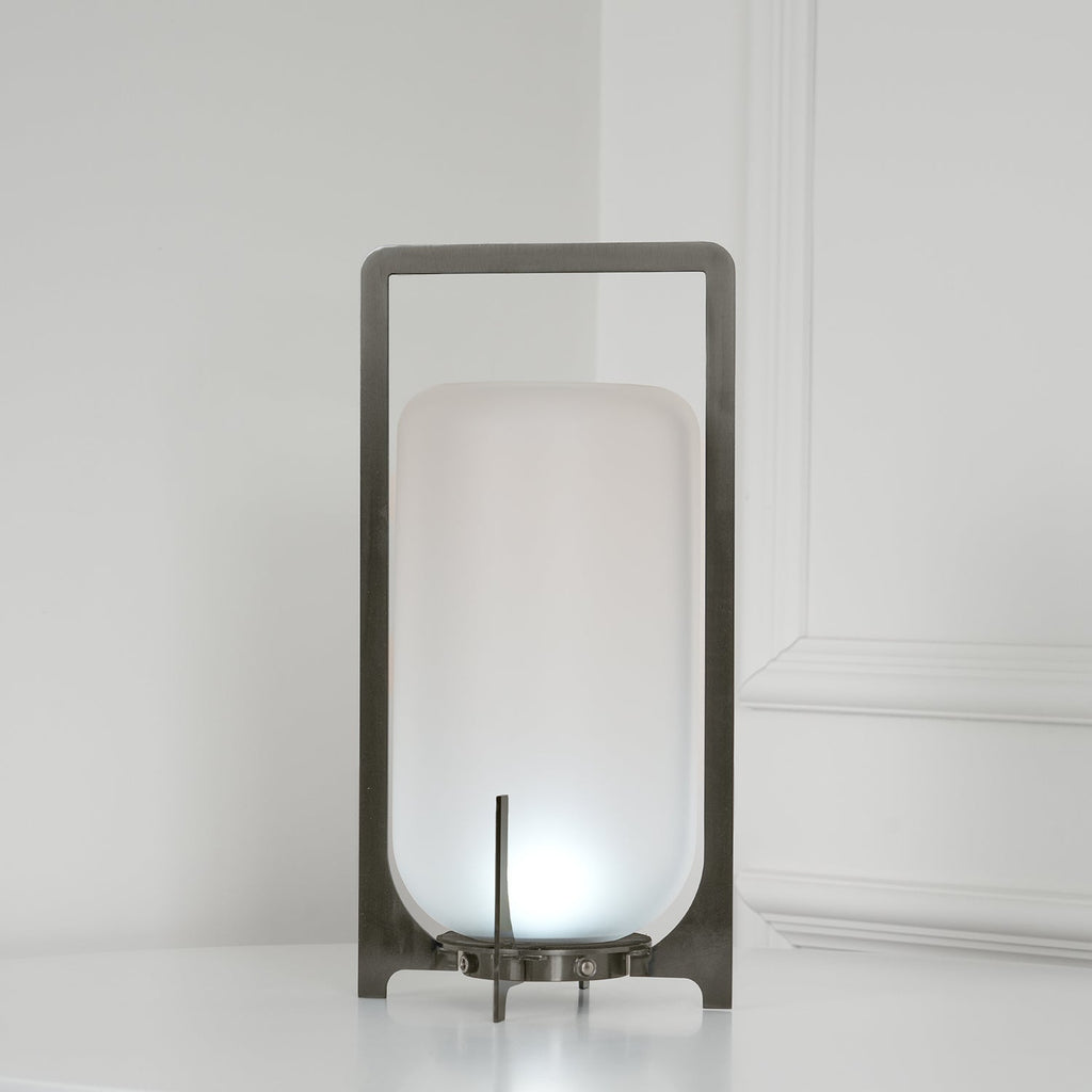 Lampe à poser lanterne inox – allumage crépusculaire automatique — vue de dessous (2)