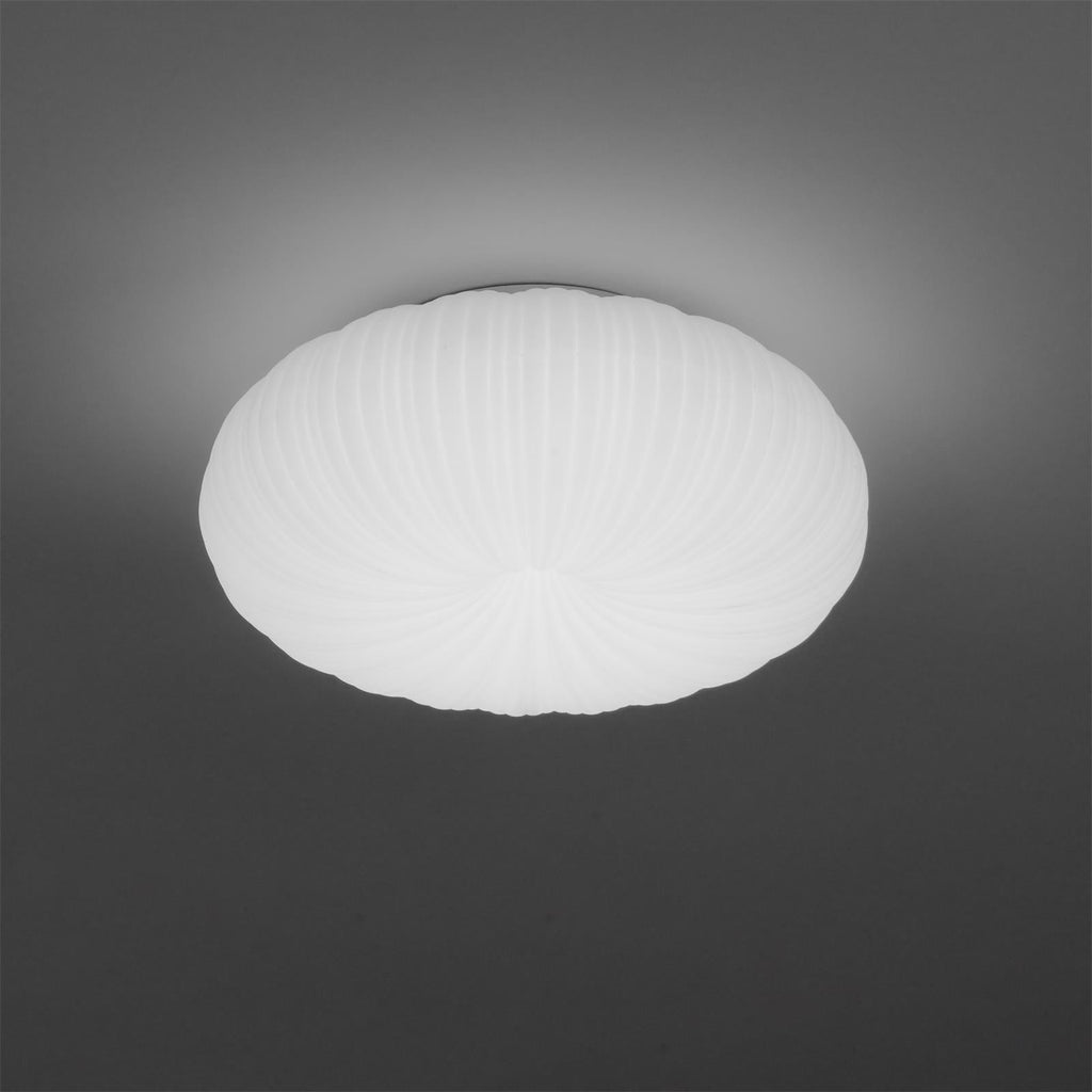 Plafonnier LED dimmable avec télécommande métal et plastique — détail de la matière (2)