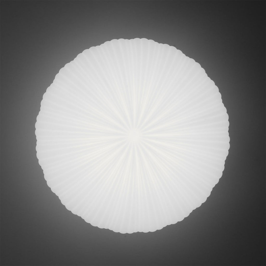 Plafonnier LED dimmable avec télécommande métal et plastique — mise en situation dans la pièce (2)