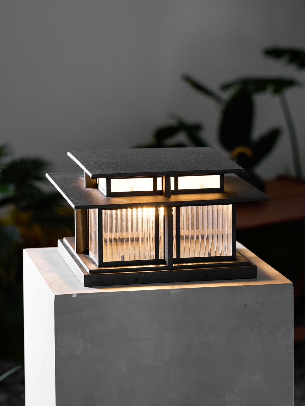 Borne de jardin LED IP65 corps sablé anti-UV – Boilyn — vue de trois quarts (7)