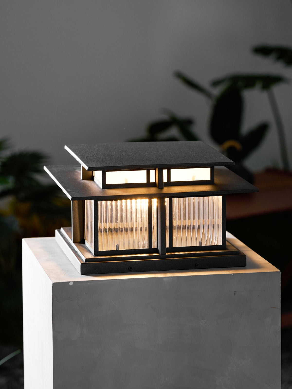 Borne de jardin LED IP65 corps sablé anti-UV – Boilyn — vue de trois quarts (7)