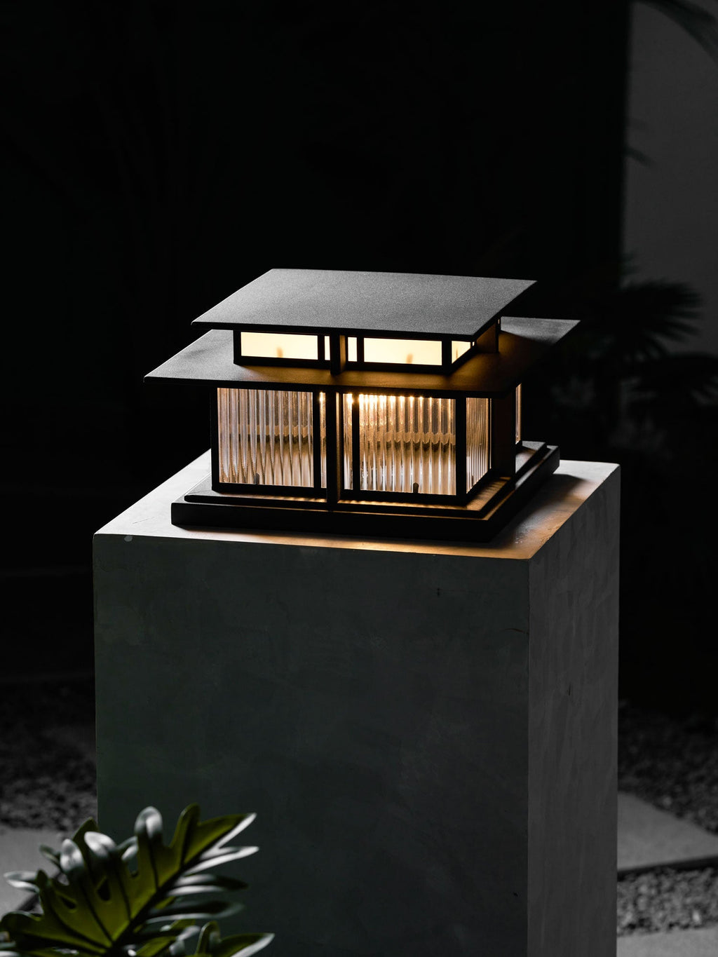 Borne de jardin LED IP65 corps sablé anti-UV – Boilyn — détail de la finition (5)