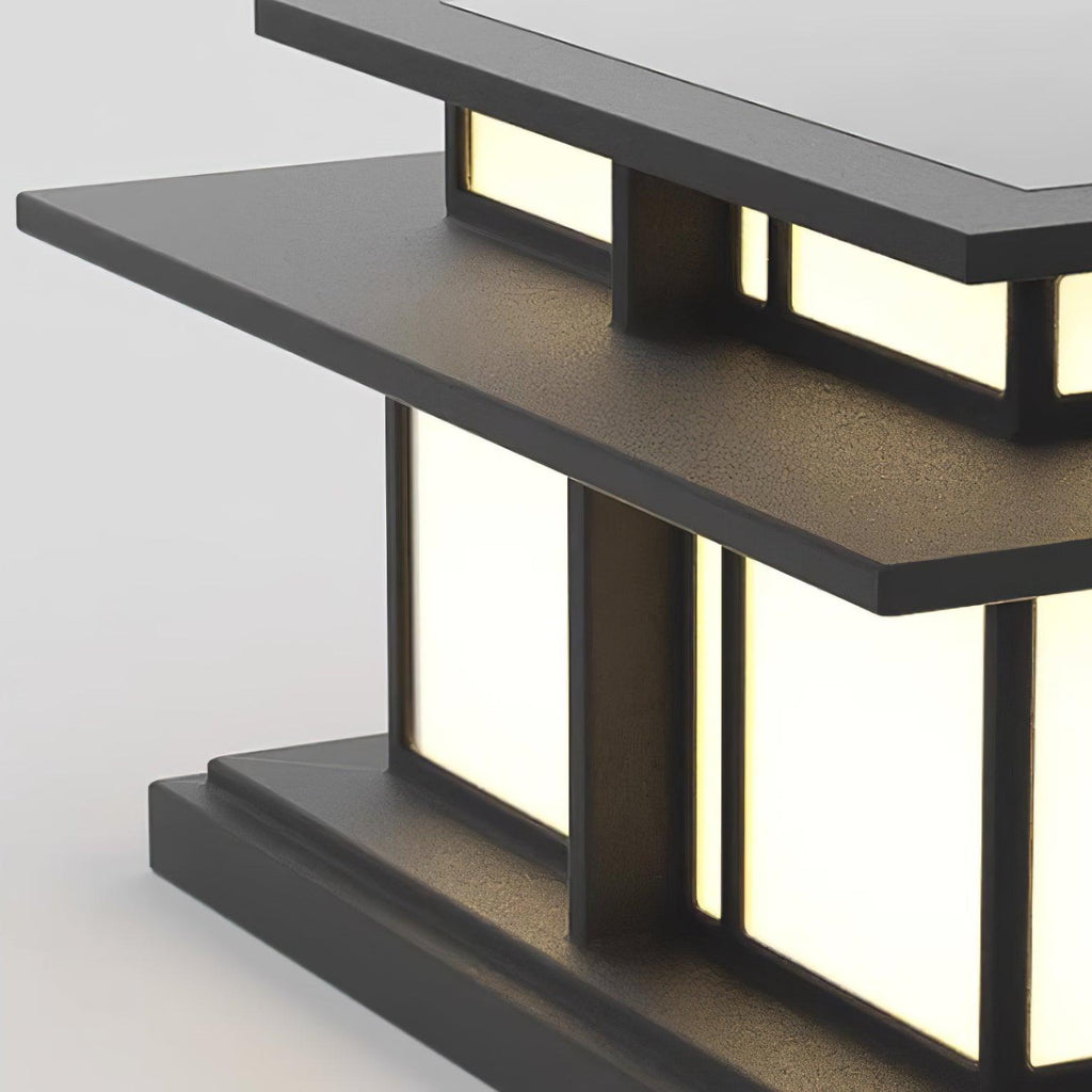 Borne de jardin LED IP65 corps sablé anti-UV – Boilyn — allumé en situation (2)
