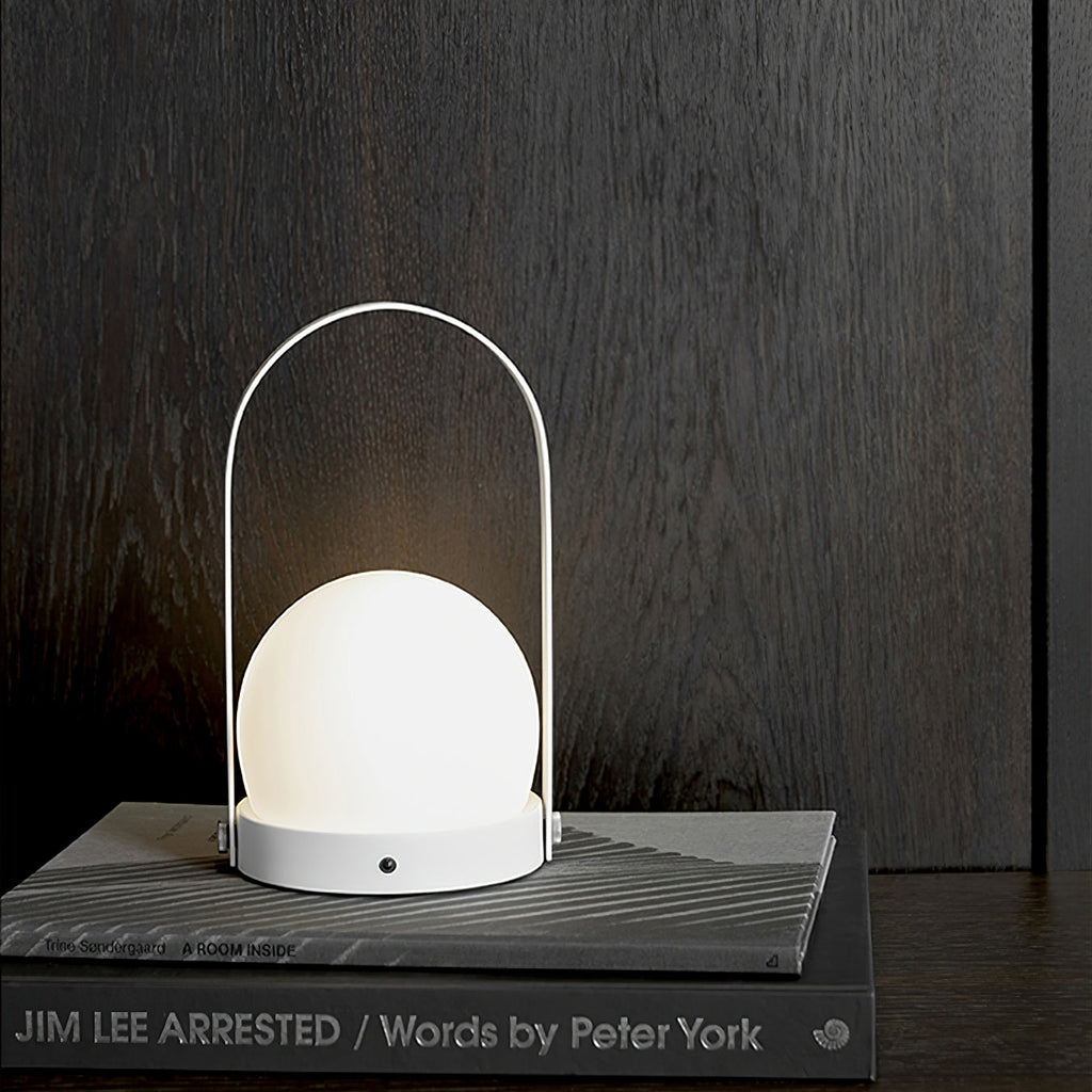 Lampe à poser sans fil rechargeable à poignée – Carrie — vue de face (8)