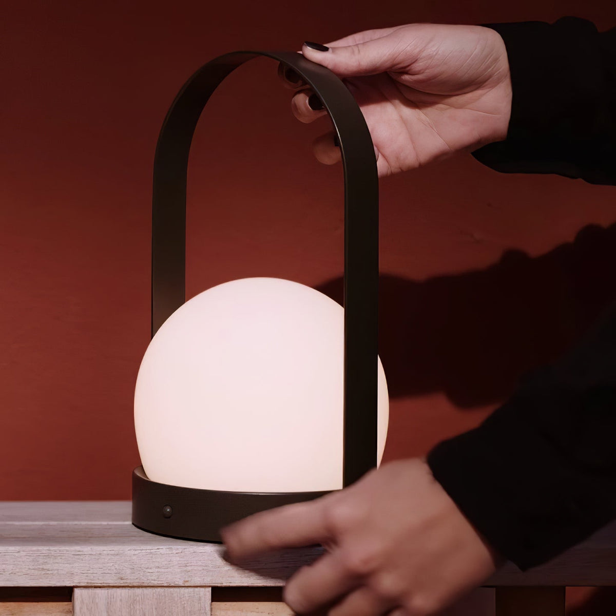 Lampe à poser sans fil rechargeable à poignée – Carrie — vue de profil (8)