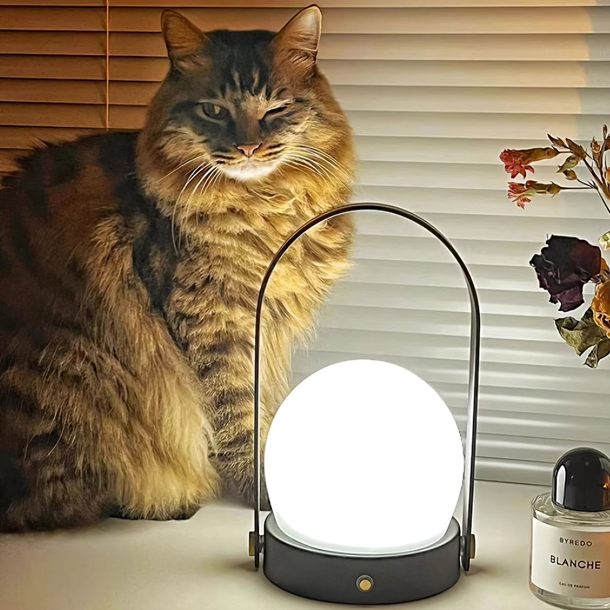 Lampe à poser sans fil rechargeable à poignée – Carrie — vue de dessous (8)