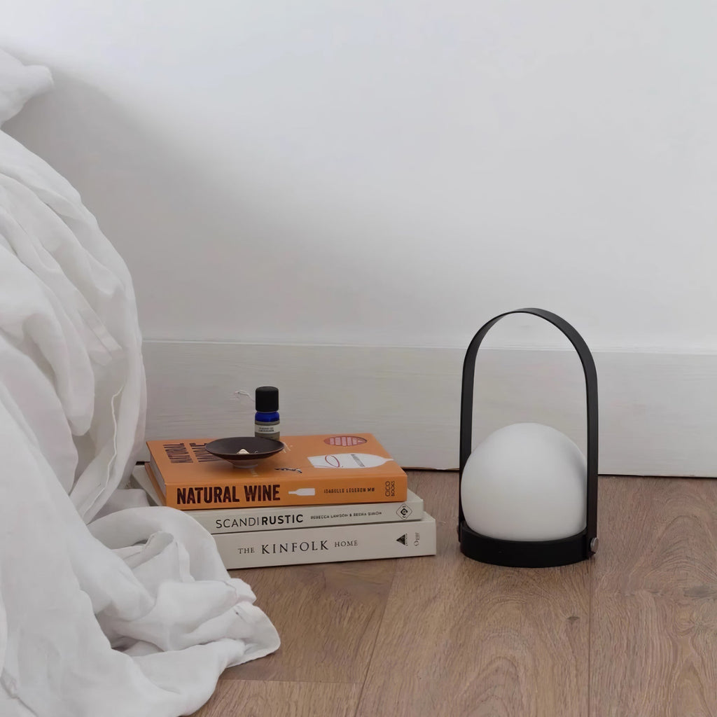 Lampe à poser sans fil rechargeable à poignée – Carrie — vue de face (9)
