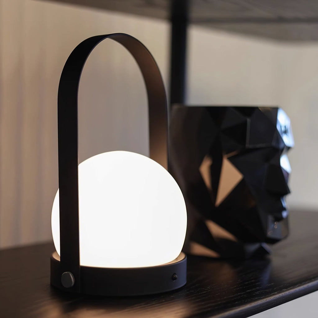 Lampe à poser sans fil rechargeable à poignée – Carrie — vue de trois quarts (9)