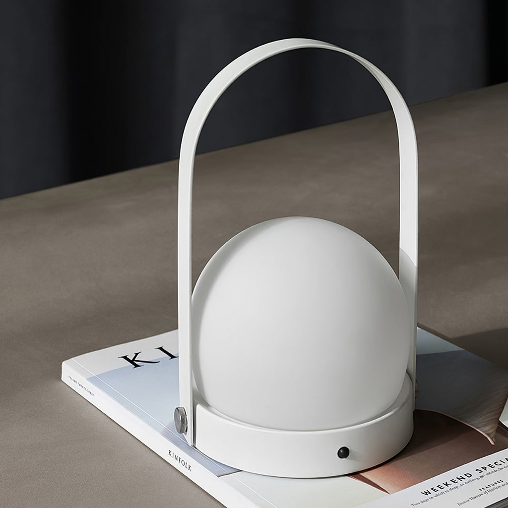 Lampe à poser sans fil rechargeable à poignée – Carrie — vue de dessous (6)