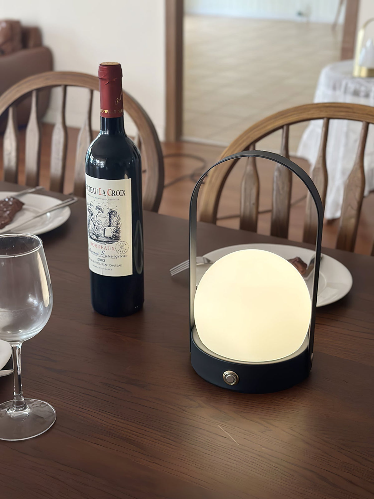 Lampe à poser sans fil rechargeable à poignée – Carrie — détail de la finition (10)