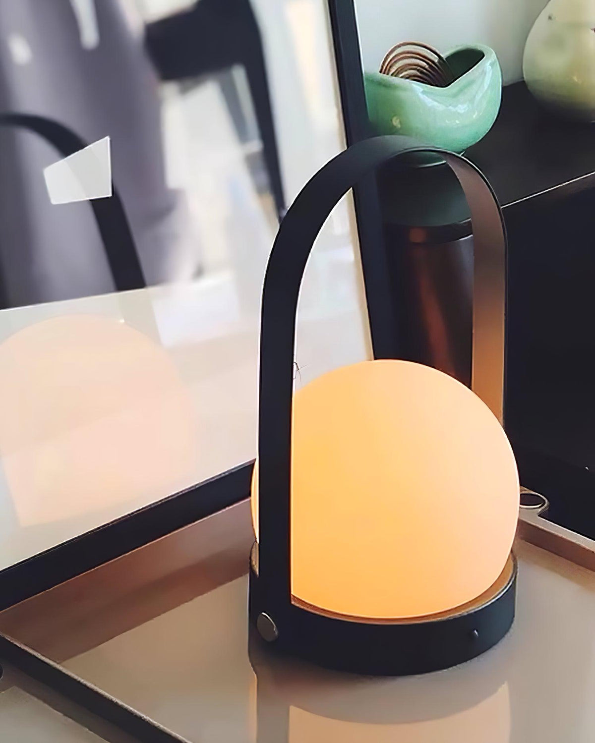 Lampe à poser sans fil rechargeable à poignée – Carrie — vue de profil