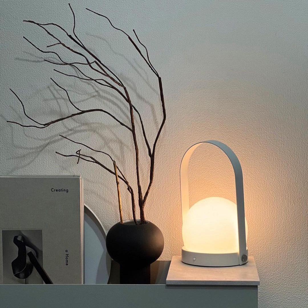 Lampe à poser sans fil rechargeable à poignée – Carrie — vue de profil (4)