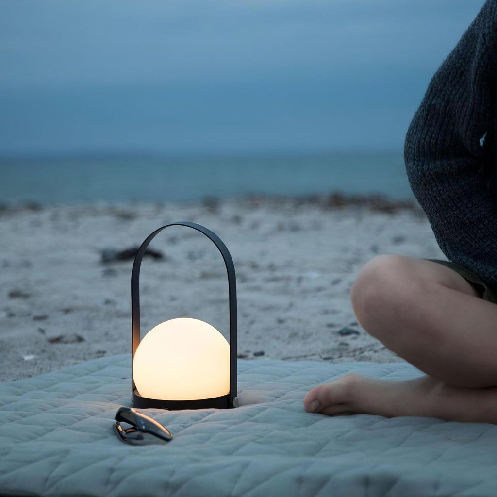 Lampe à poser sans fil rechargeable à poignée – Carrie — vue de dessous