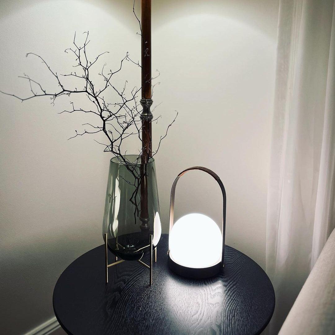 Lampe à poser sans fil rechargeable à poignée – Carrie — détail de la finition (4)