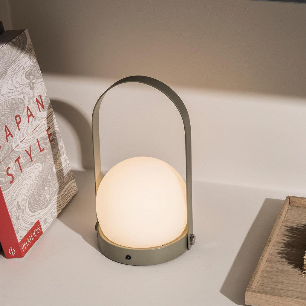Lampe à poser sans fil rechargeable à poignée – Carrie — détail de la matière (4)