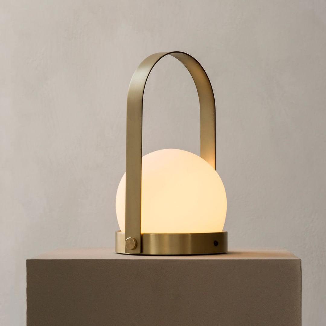 Lampe à poser sans fil rechargeable à poignée – Carrie — vue de face