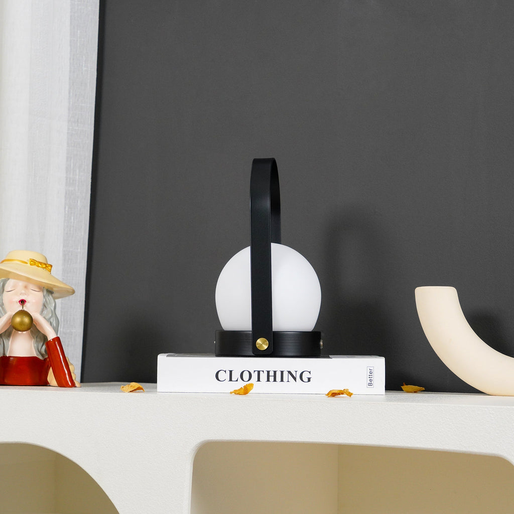 Lampe à poser sans fil rechargeable à poignée – Carrie — vue de dessous (2)