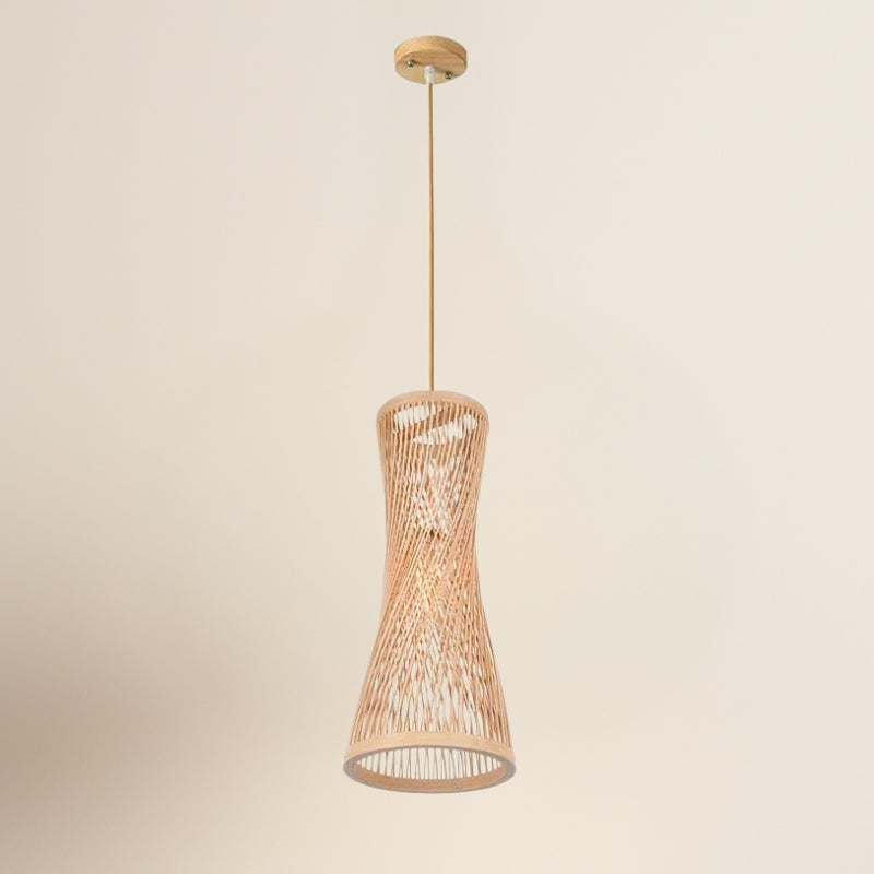 Suspension en bambou tressé forme sablier 40 cm – Élaria — allumé en situation