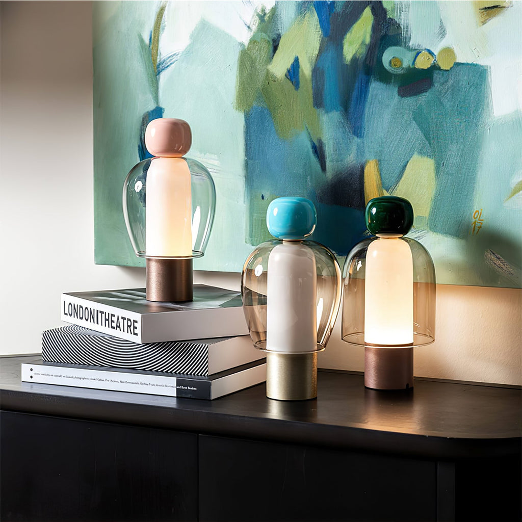 Lampe à poser rechargeable en verre coloré – Lumina Joy — mise en situation dans la pièce (2)